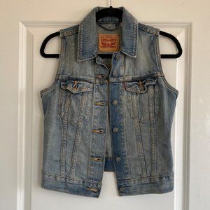 Levi's Women's Trucker Denim Vest (S)
